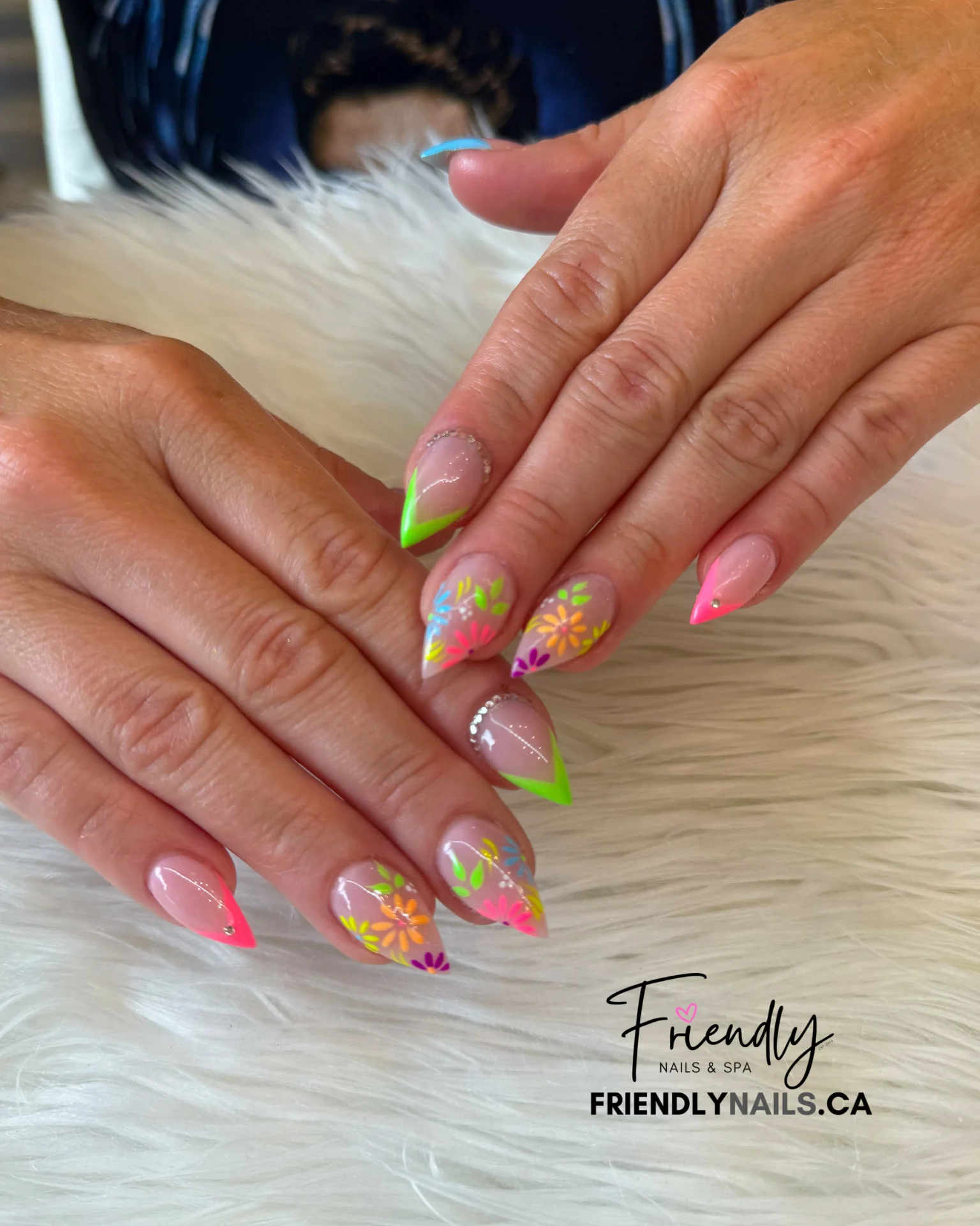 Summer nail design by Friendly Nails