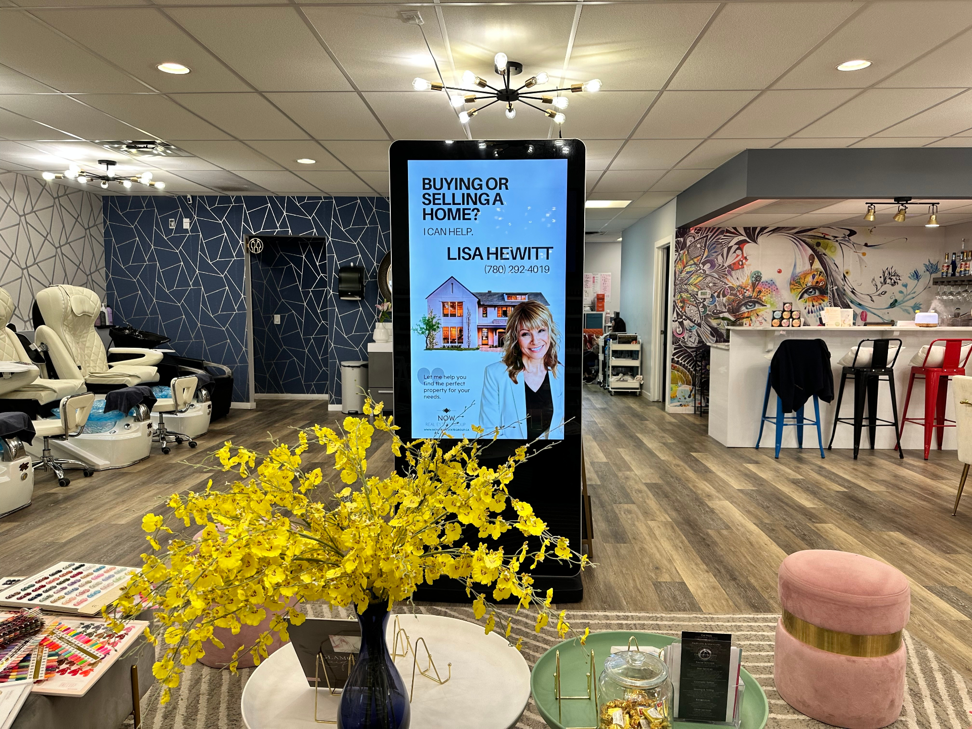 Friendly Nails digital display advertising